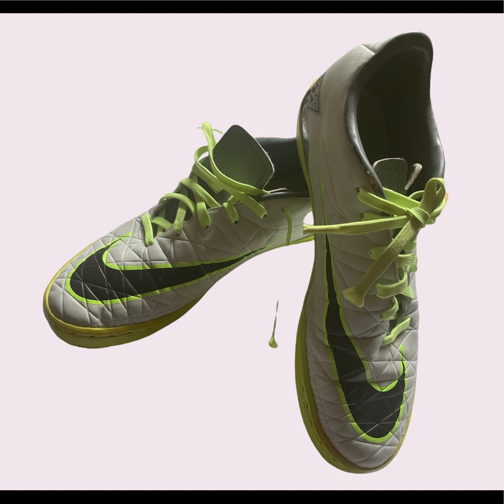 Nike Hypervenom Phelon II IC
Colour:	Green, Grey
Upper material:	synthetic